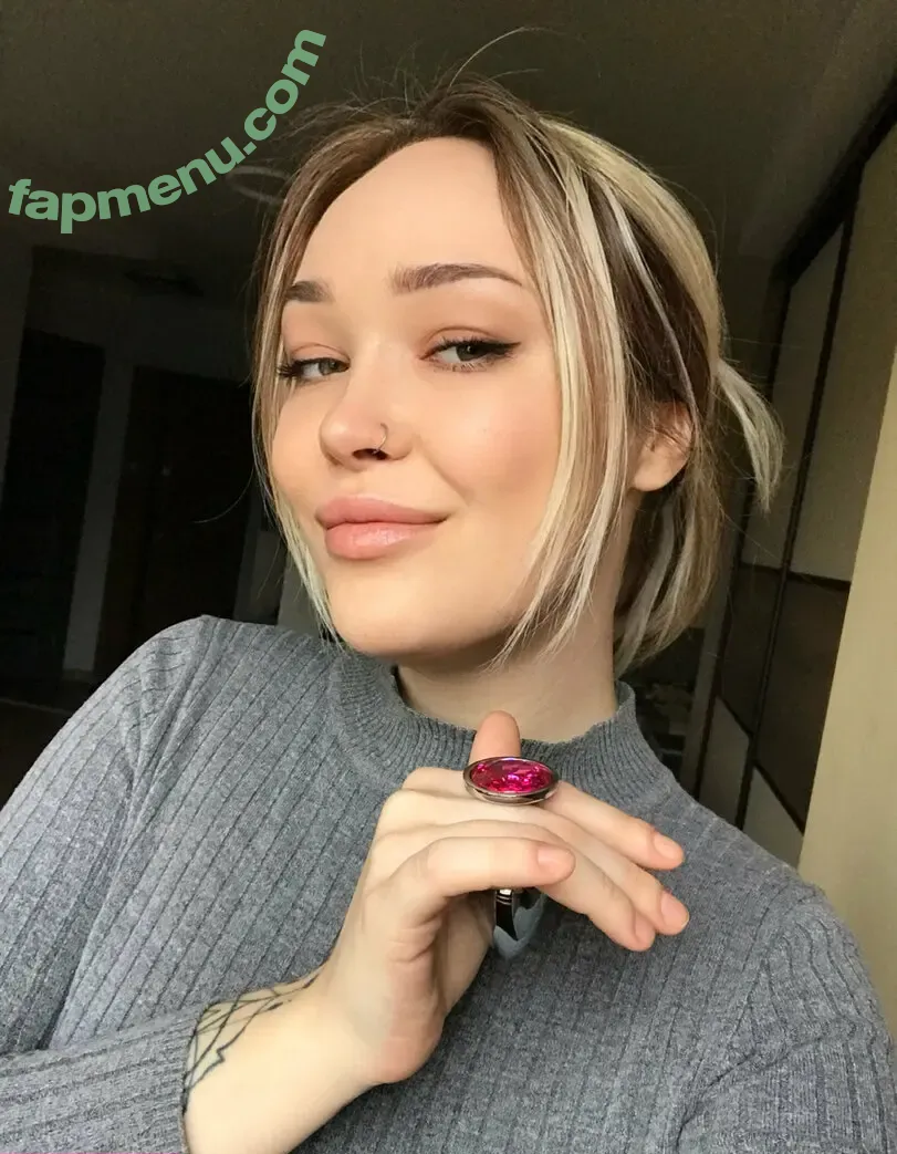 kira_media nude photo #0002 (kira_media__)