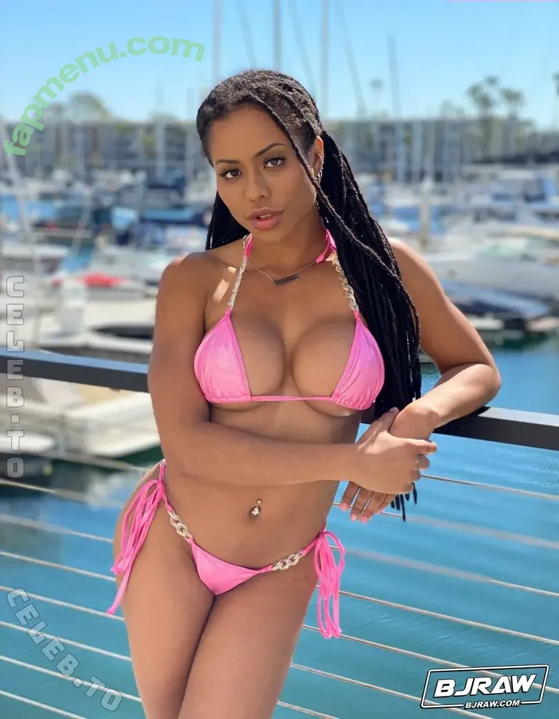 Kira Noir nude photo #1557 (thekiranoir / thekiranoirgram)