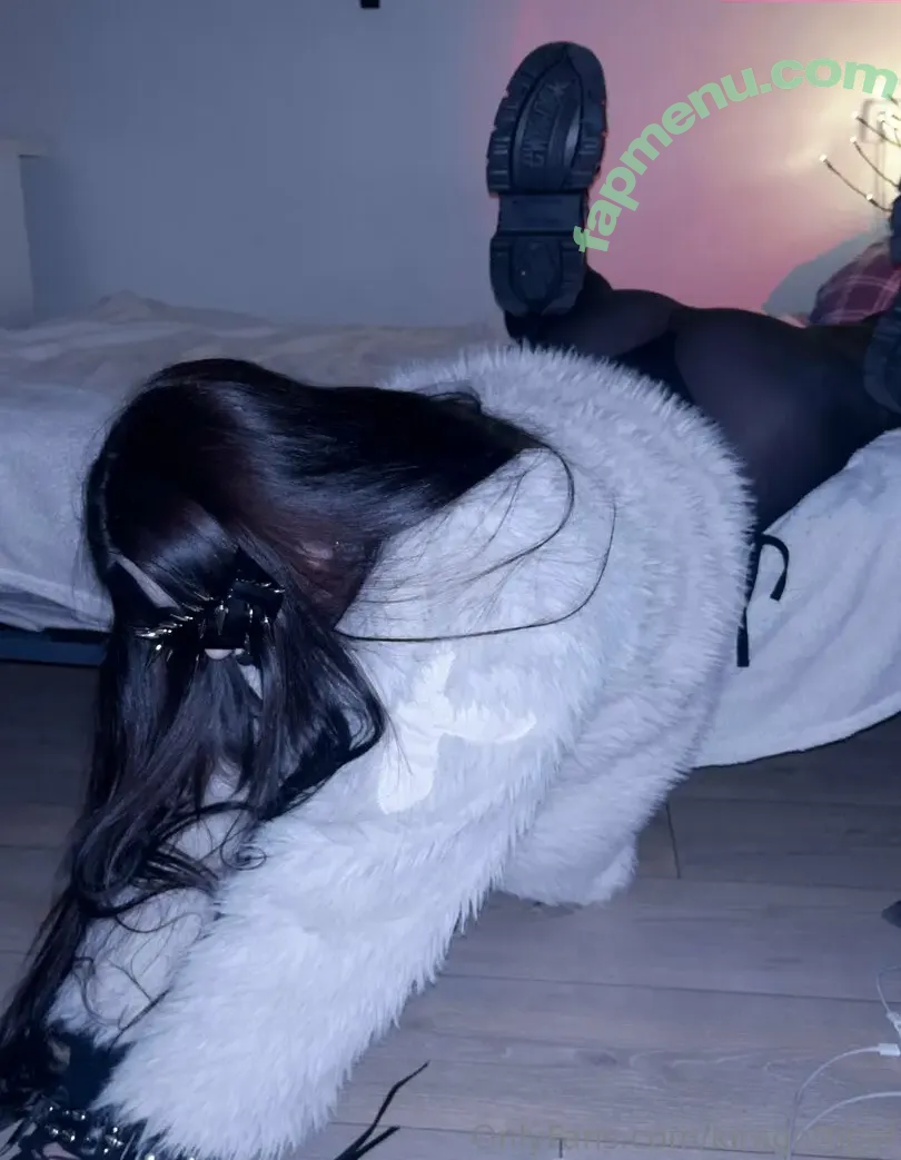 kiragothgirl nude photo #0004 (kira.gothgirl / kiraaa_love)