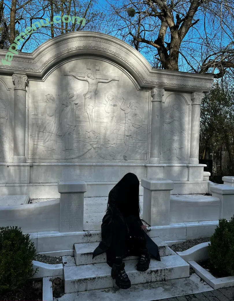 kiragothgirl nude photo #0011 (kira.gothgirl / kiraaa_love)