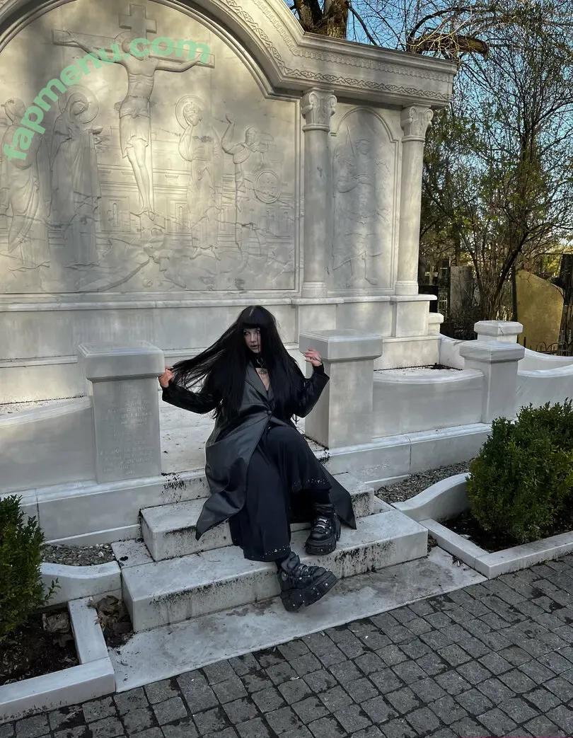 kiragothgirl nude photo #0012 (kira.gothgirl / kiraaa_love)