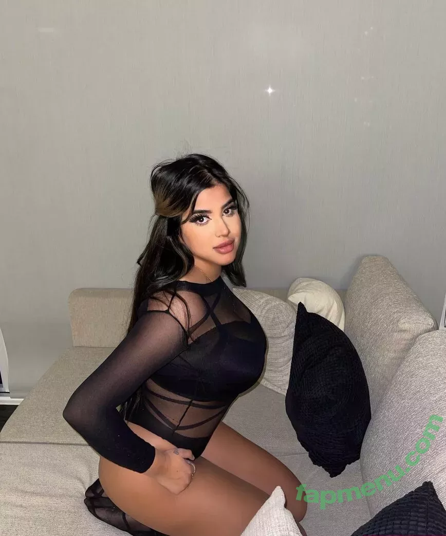 Kiran nude photo #0012 (kiran_rathore_official / kiranhayer)