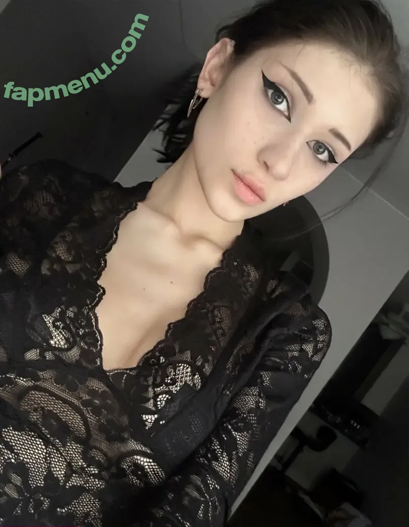kiravampi nude photo #0021 (kiravampp)
