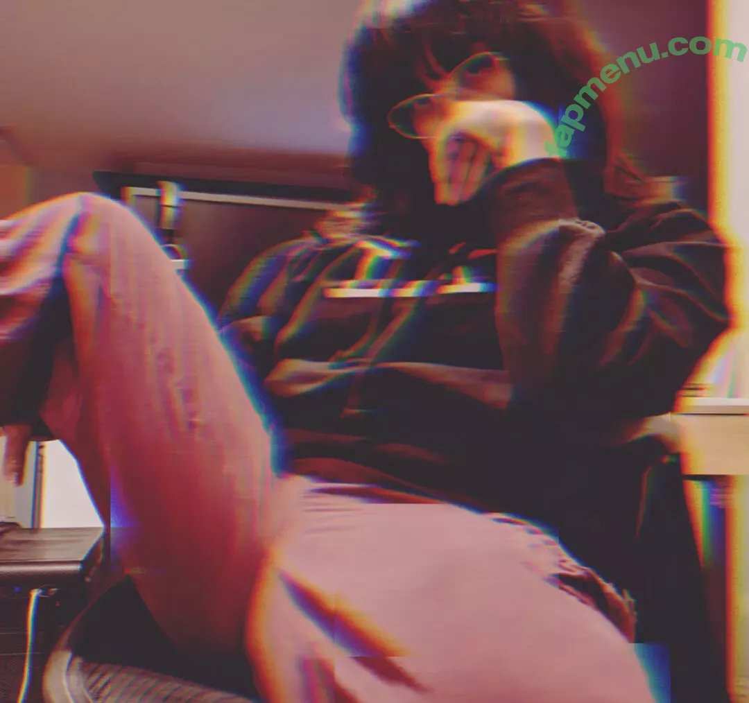 kissinghigh nude photo #0002 (kissinghigh)