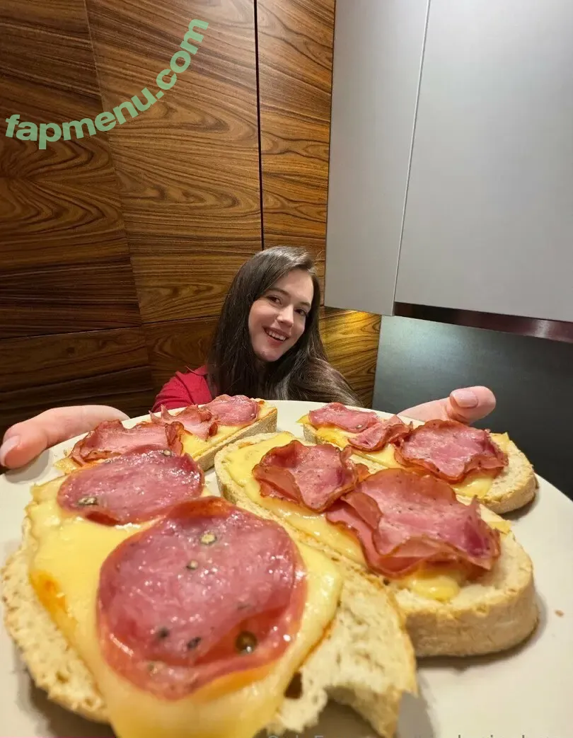 kisskarinalynn nude photo #0043 (itskarinann)