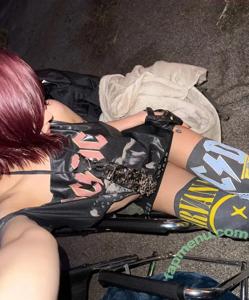 KissLife nude photo #0216 (Julie / juliephilia / kissoflife_s2)