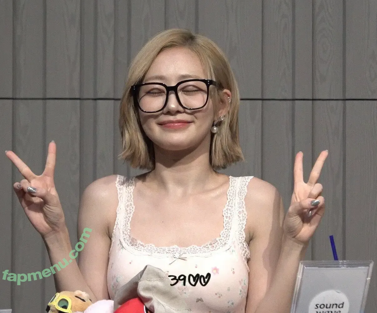 KissLife nude photo #0267 (Julie / juliephilia / natty_0530)