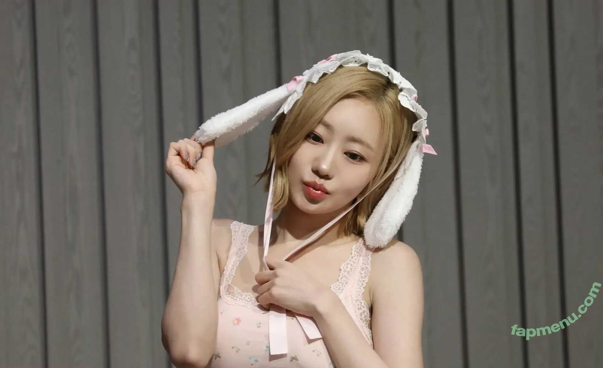 KissLife nude photo #0281 (Julie / juliephilia / natty_0530)