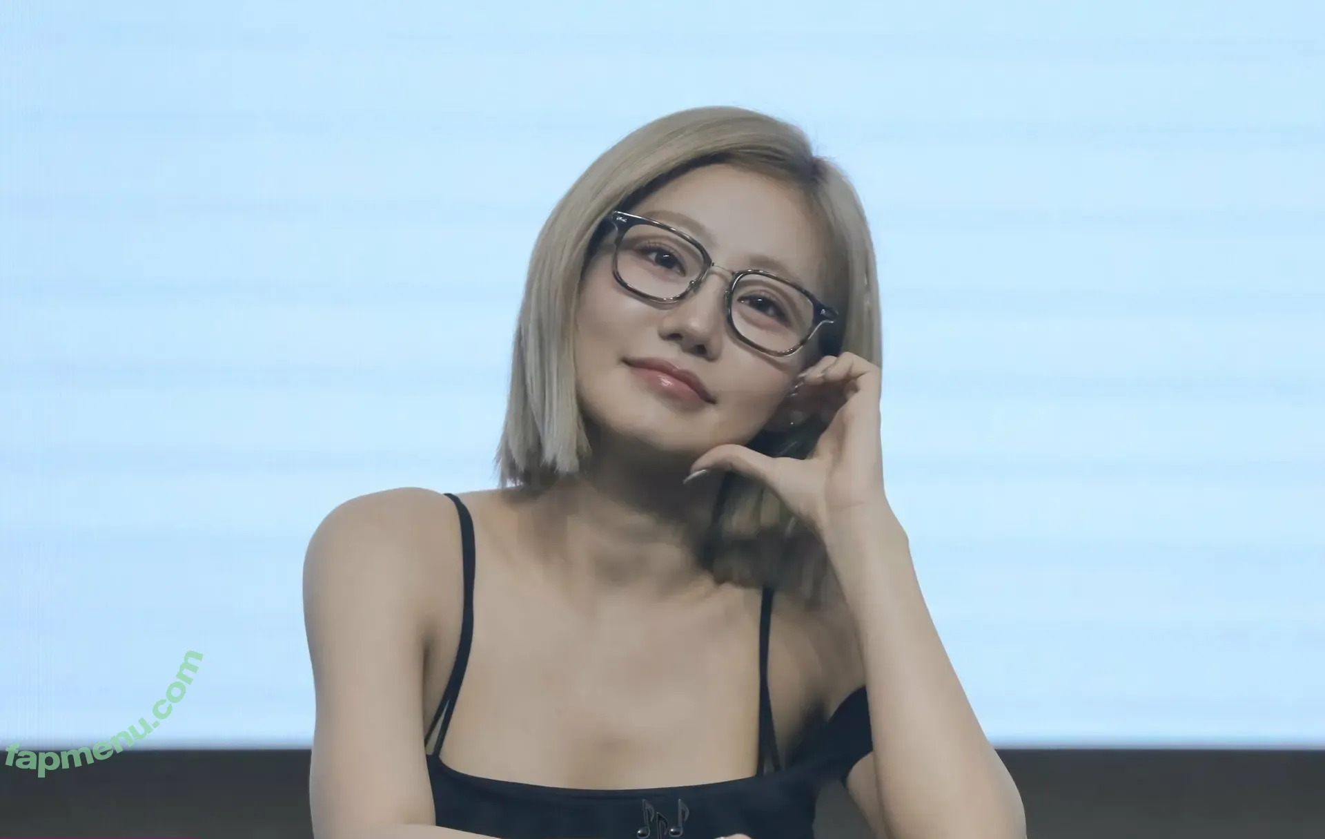 KissLife nude photo #0287 (Julie / juliephilia / natty_0530)