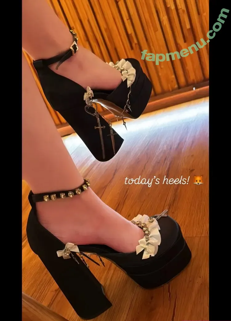 Kitsune nude photo #0186 (Kitsunekk / kitsunee.___ / lustful_modest)