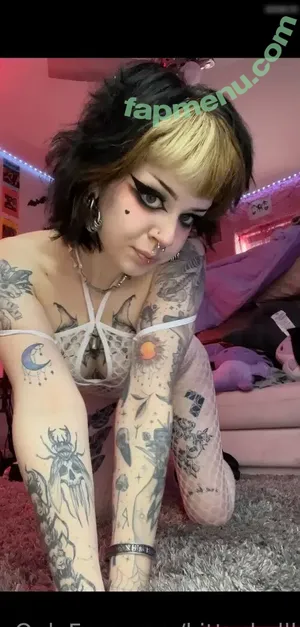 KittySkulll / yeahimcaroline nude photo #0001
