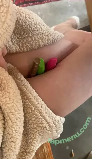 Kiwi Vip / funsizedqueenkiwivip / trailerspice_ nude photo #0010