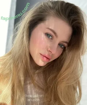 kkarolishaaaaa / karaleona nude photo #0002