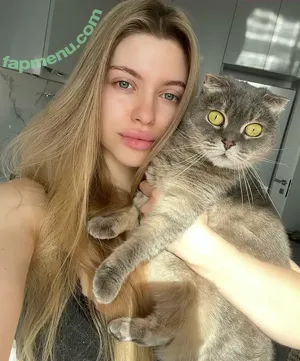 kkarolishaaaaa / karaleona nude photo #0006