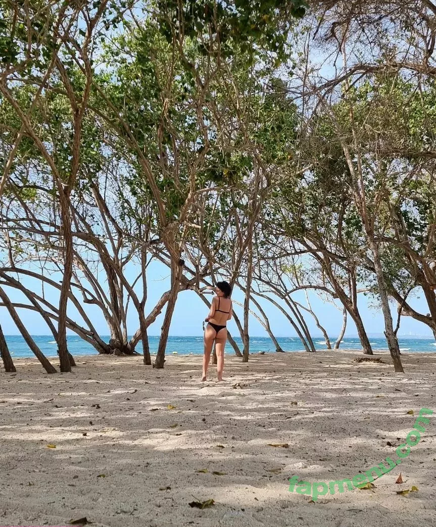 Klara Castanho nude photo #0004 (klarafgcastanho)