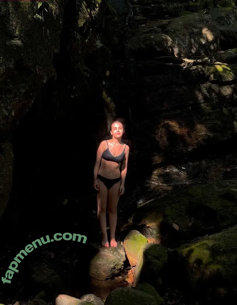 Klara Castanho nude photo #0393 (klarafgcastanho)