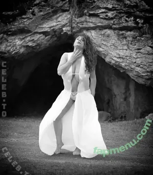 kleinehexe210 / u83525250 nude photo #0015