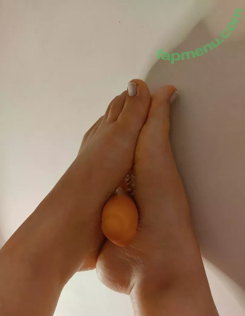 kmenotti nude photo #0021 (kjmc_01)