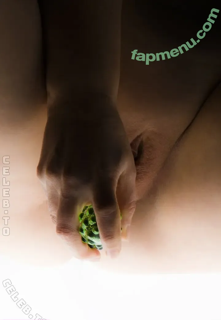 Knallbonbon nude photo #0192 (KBonbon_Privat / profile)