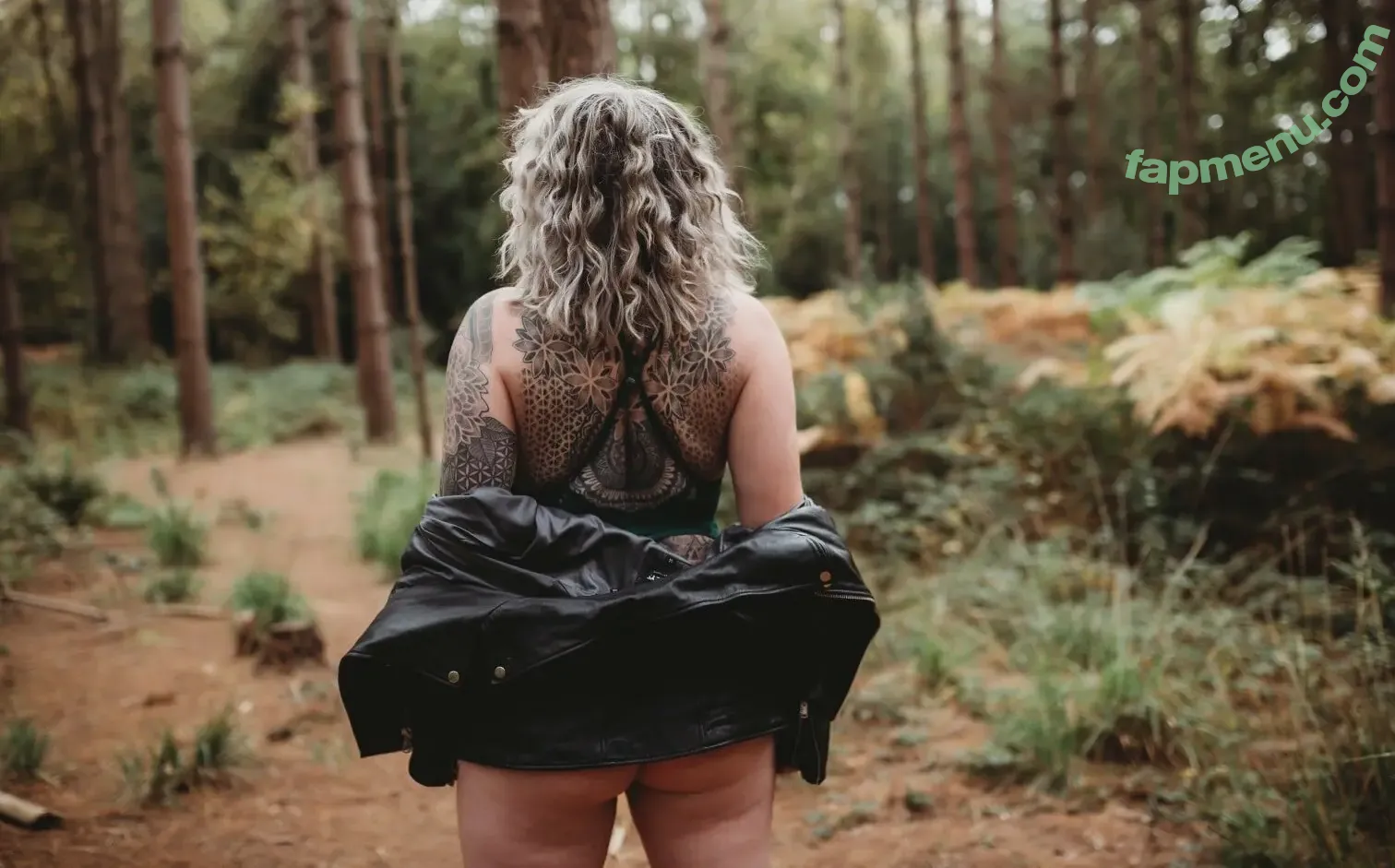 knee_deep_in_life nude photo #0040 (KneeDeepInLife / Laura Belbin)