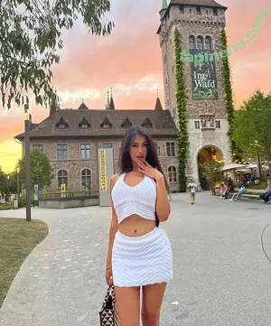 Komal Basran / komalbasrann nude photo #0010