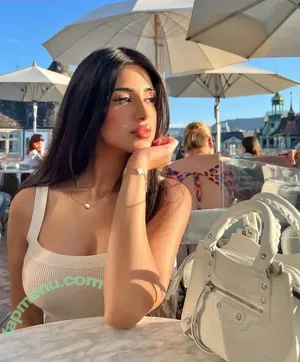 Komal Basran / komalbasrann nude photo #0012