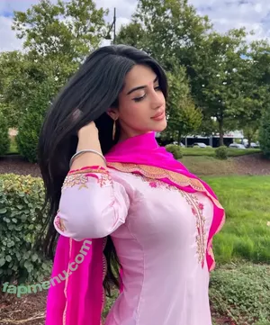 Komal Basran / komalbasrann nude photo #0023