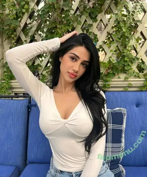 Komal Basran / komalbasrann nude photo #0028