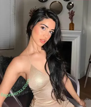 Komal Basran / komalbasrann nude photo #0030