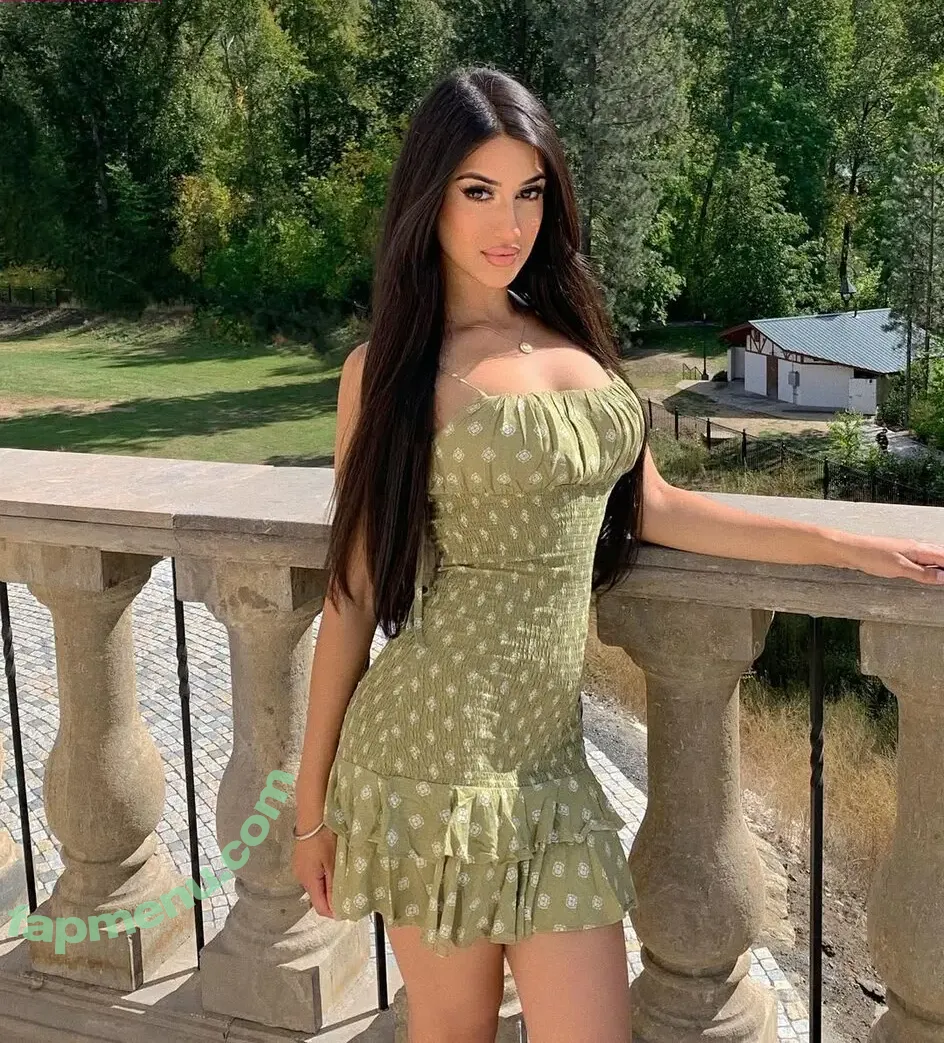 Komal Basran nude photo #0001 (komalbasrann)