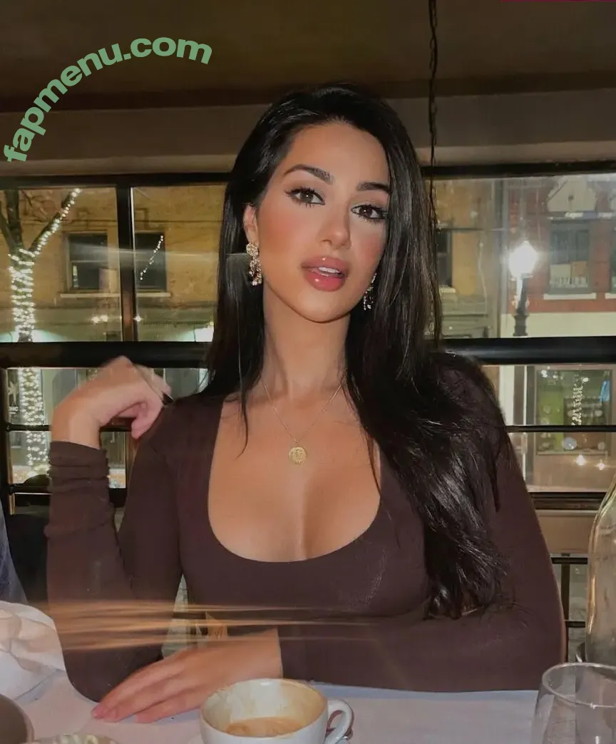 Komal Basran nude photo #0005 (komalbasrann)