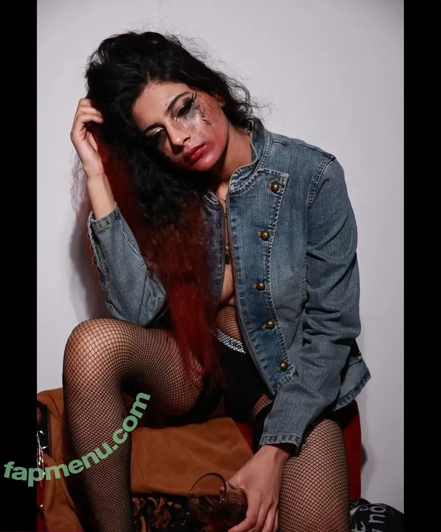 Komal Sethi nude photo #0004 (komal.sethi)
