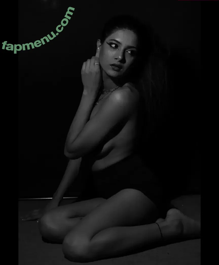 Komal Sethi nude photo #0009 (komal.sethi)