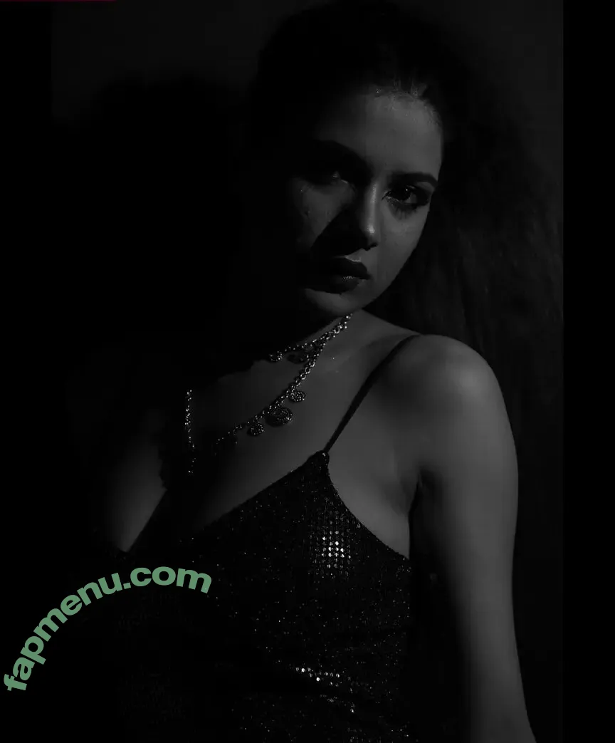 Komal Sethi nude photo #0013 (komal.sethi)