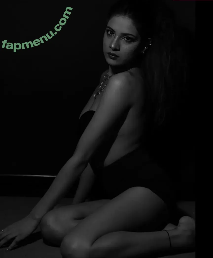 Komal Sethi nude photo #0017 (komal.sethi)