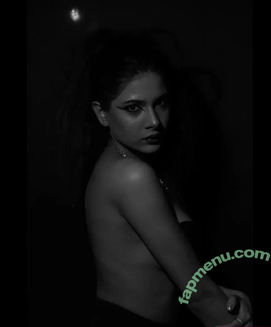 Komal Sethi nude photo #0022 (komal.sethi)