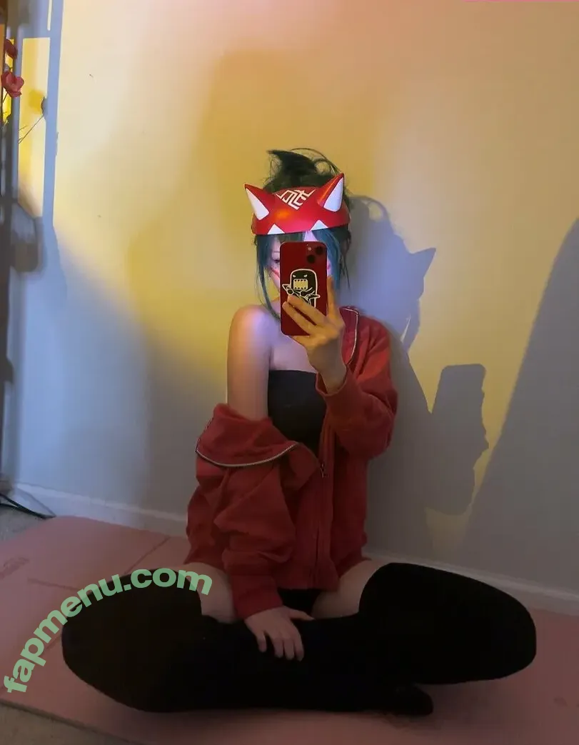 komocos nude photo #0001 (komocodance / u192847368)