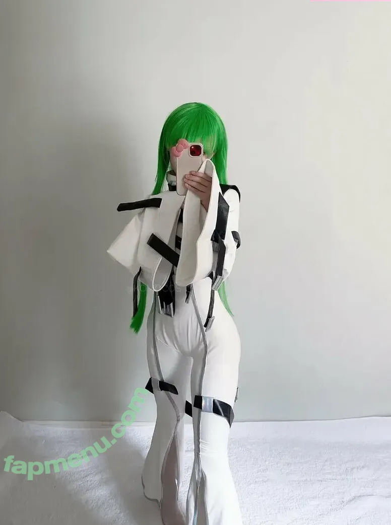 komocos nude photo #0016 (komocodance / u192847368)