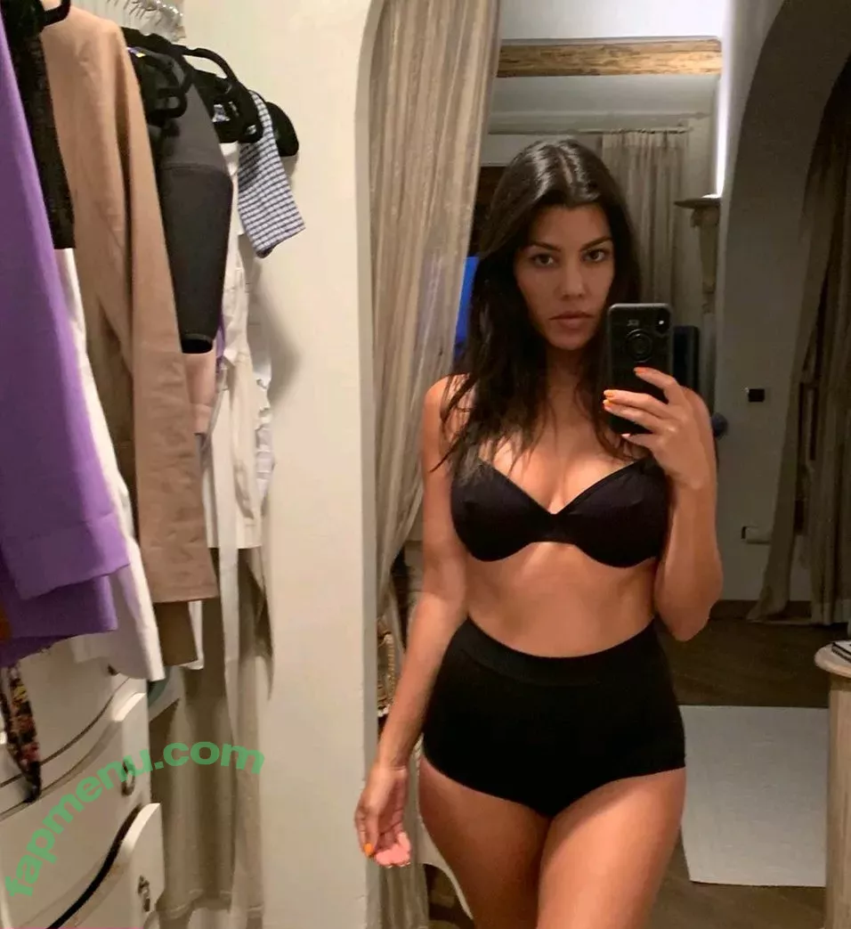 Kourtney Kardashian nude photo #0059 (kourtneykardash)