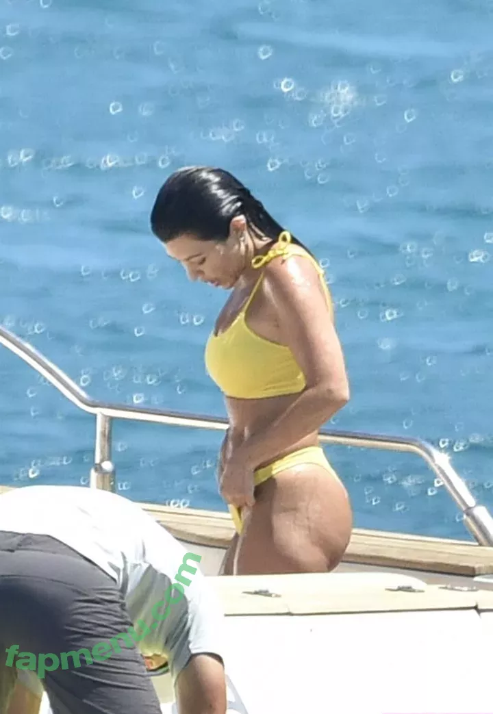 Kourtney Kardashian nude photo #0074 (kourtneykardash)