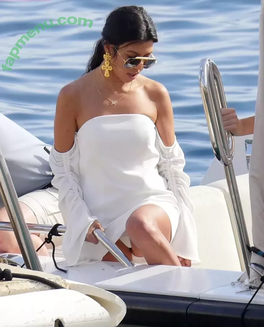 Kourtney Kardashian nude photo #0151 (kourtneykardash)