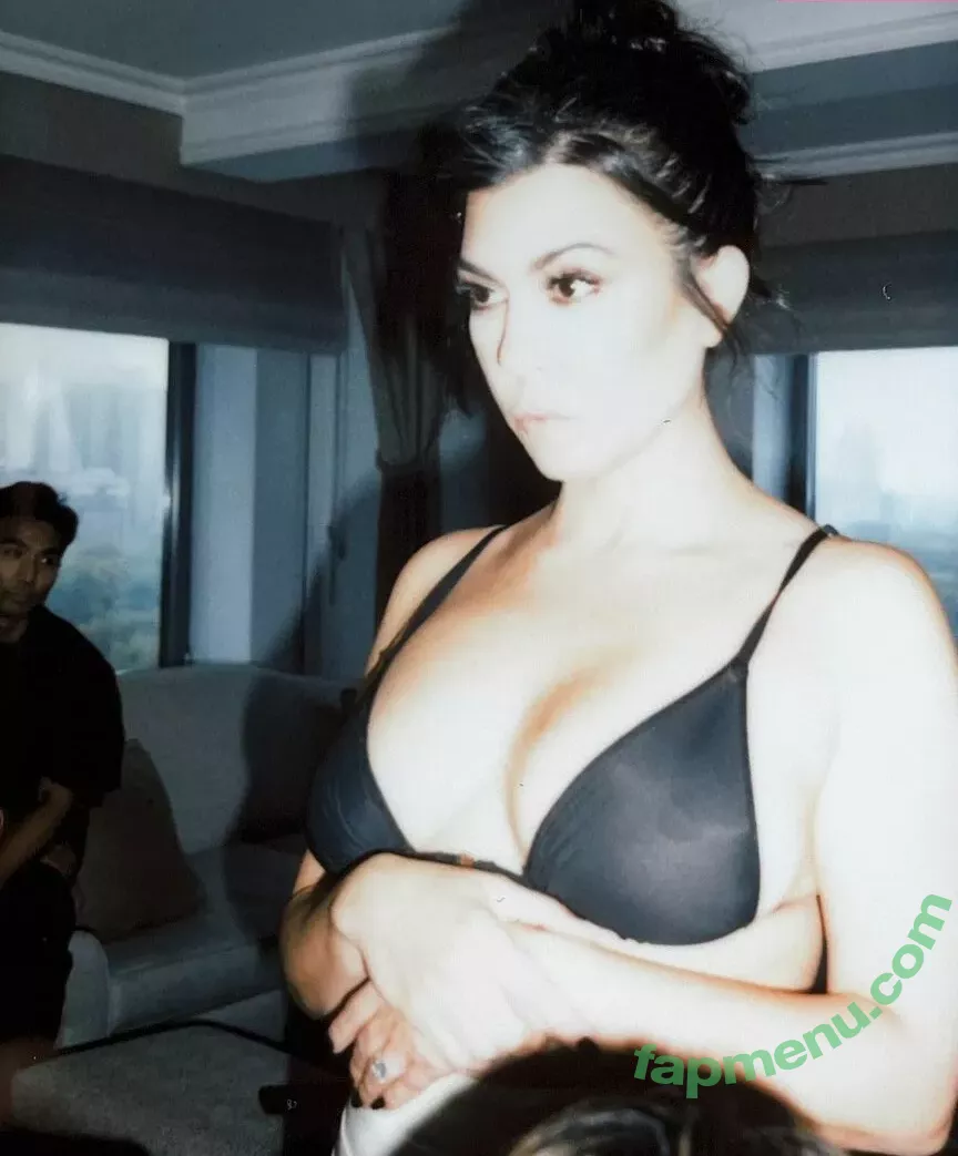 Kourtney Kardashian nude photo #0163 (kourtneykardash)