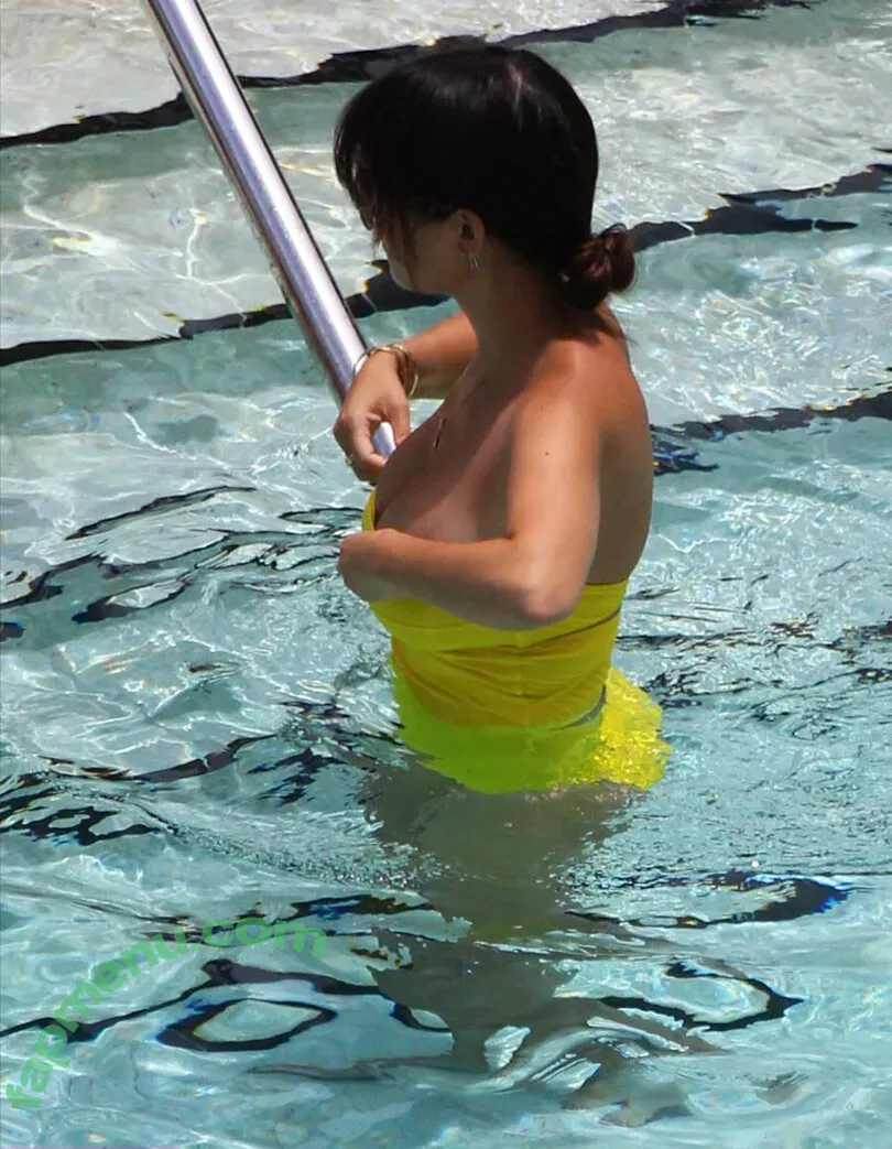 Kourtney Kardashian nude photo #0183 (kourtneykardash)