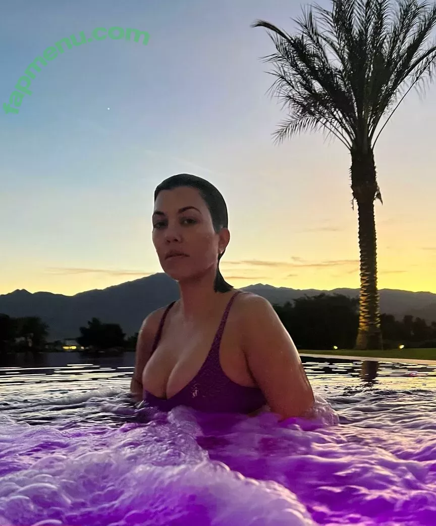 Kourtney Kardashian nude photo #0201 (kourtneykardash)