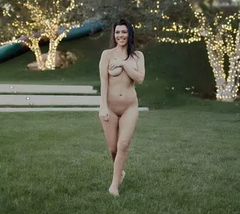 Kourtney Kardashian / kourtneykardash nude photo #1072