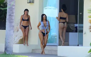 Kourtney Kardashian / kourtneykardash nude photo #1300