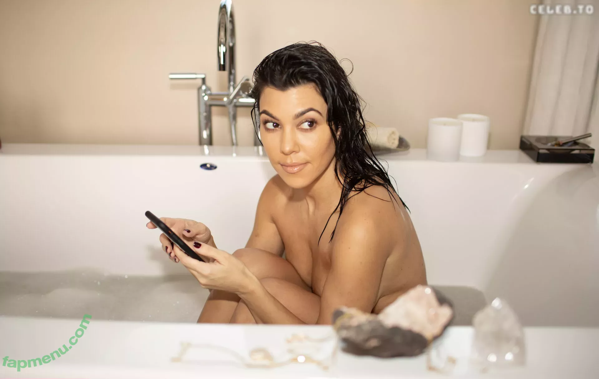 Kourtney Kardashian nude photo #1084 (kourtneykardash)