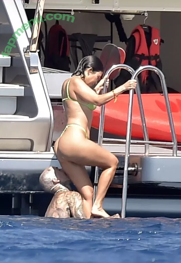 Kourtney Kardashian nude photo #1192 (kourtneykardash)