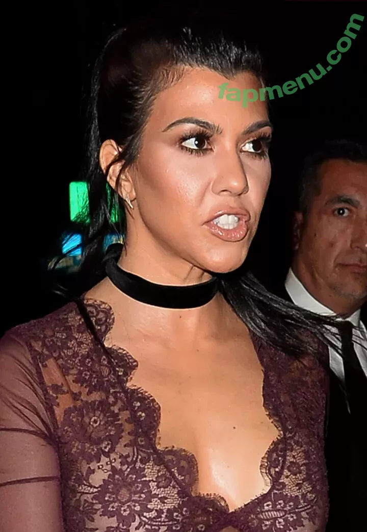 Kourtney Kardashian nude photo #1209 (kourtneykardash)