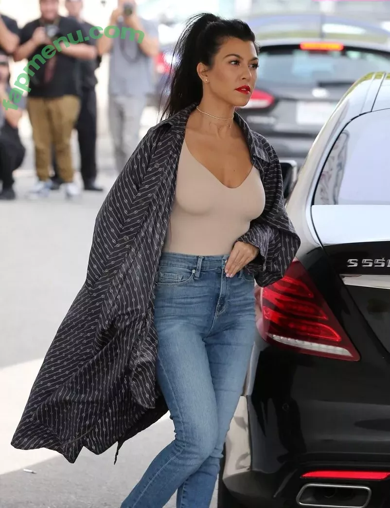 Kourtney Kardashian nude photo #1228 (kourtney_kardashian / kourtneykardash)